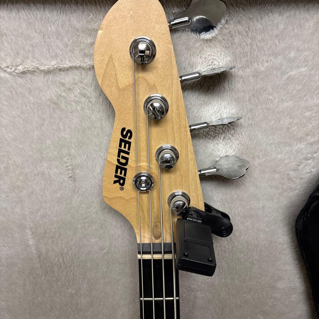 SELDER エレキベース ホワイト・ブラック