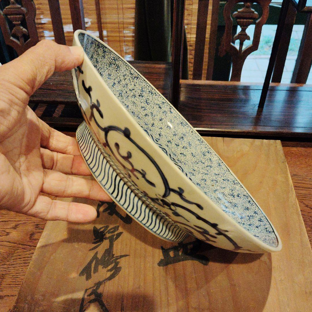 青白磁の平皿と木製箱江戸期