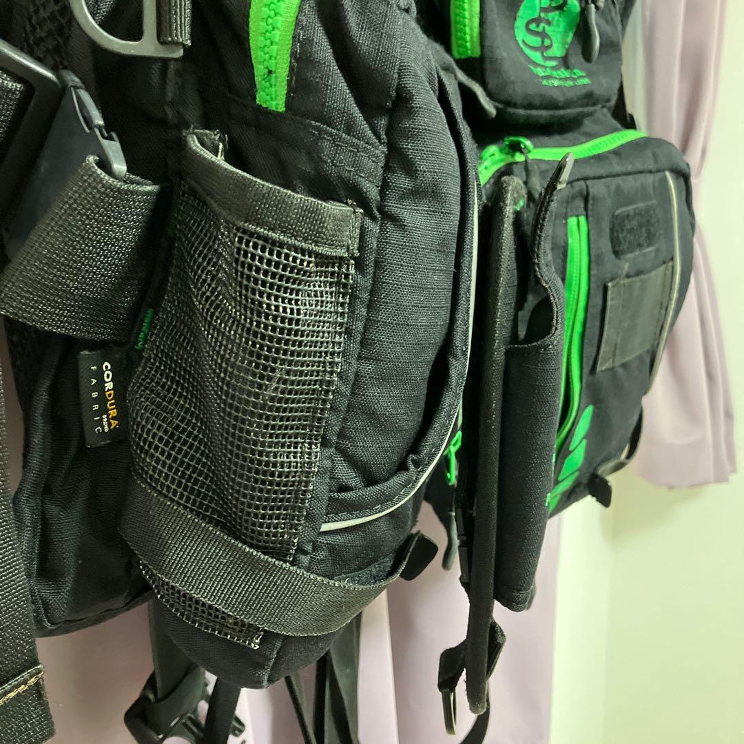 Pazdesign フィッシングベスト ブラック/グリーン