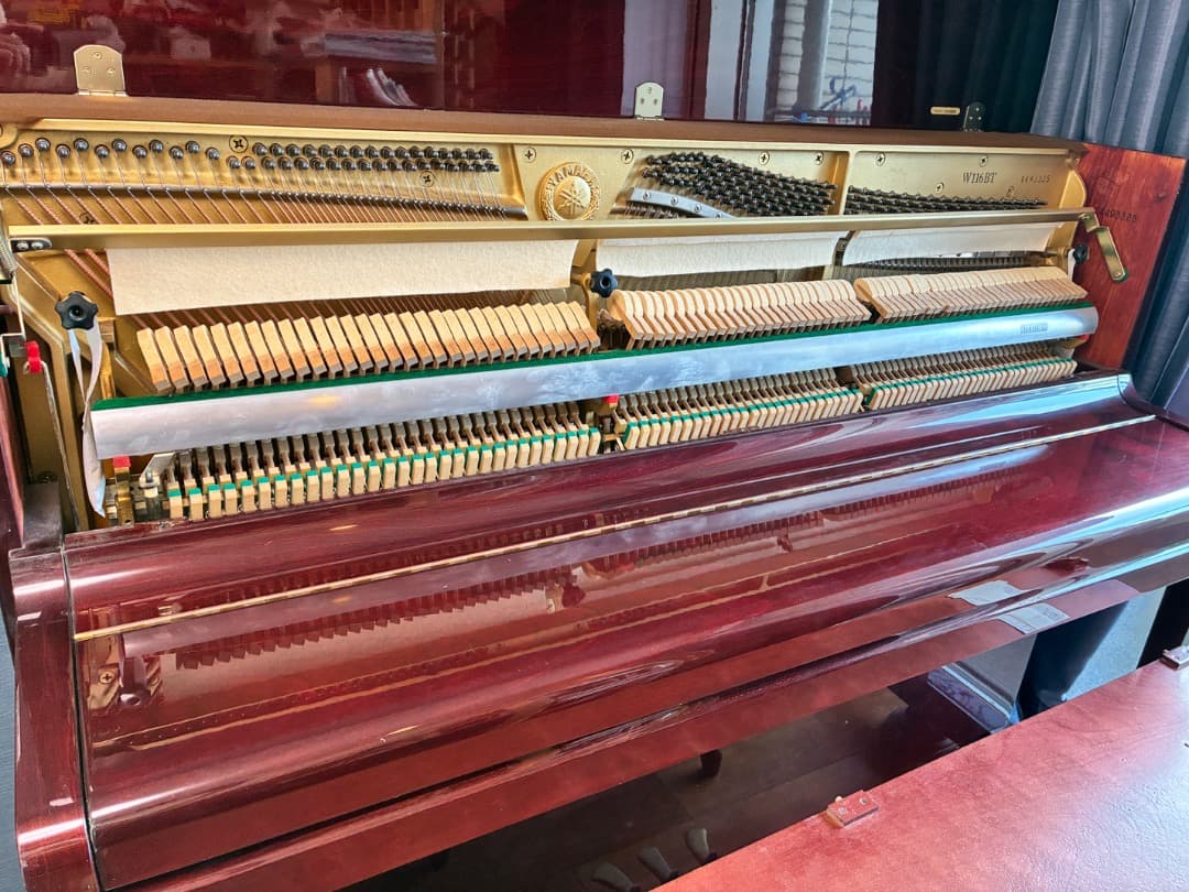 【希少・美品】YAMAHA W116BT アップライトピアノ 赤 バーチ艶出し