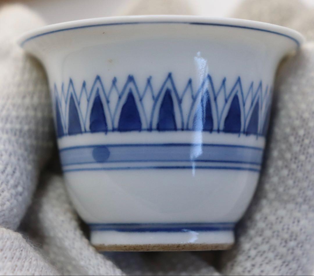 中国　大明成化年製　染付蓮弁紋小杯　木箱入　送料込み250210