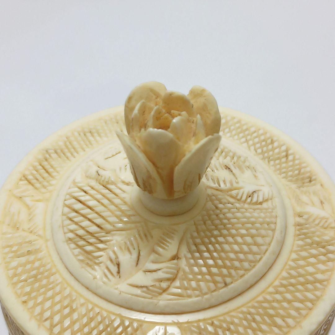 Y2556 高級彫刻 透かし彫り 花彫刻 蓋物 総重量89.7g