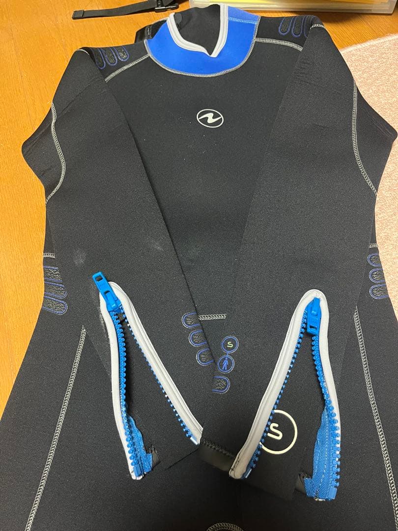 AQUA LUNG ウェットスーツ Sサイズ