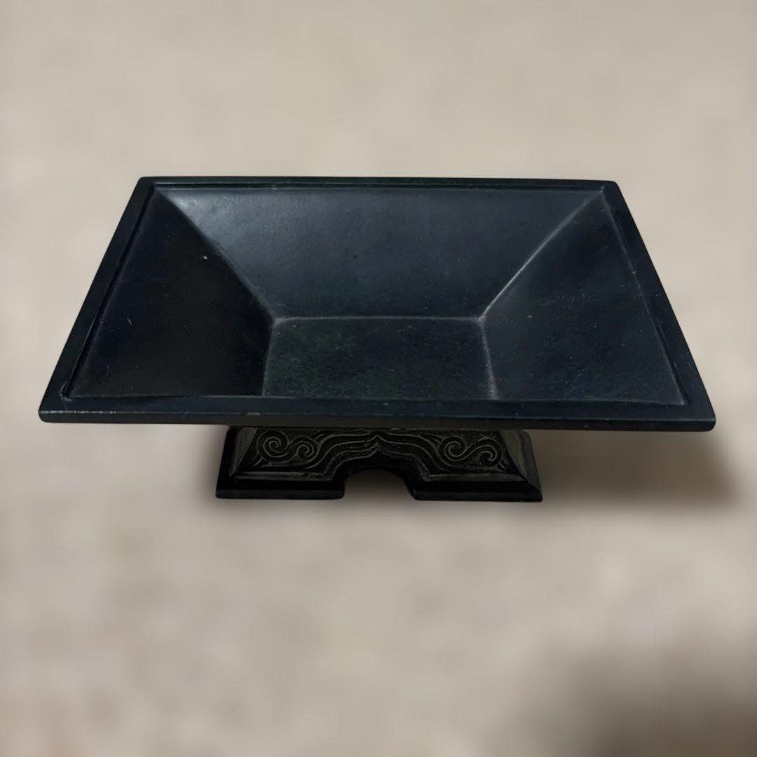 装飾的な金属製器