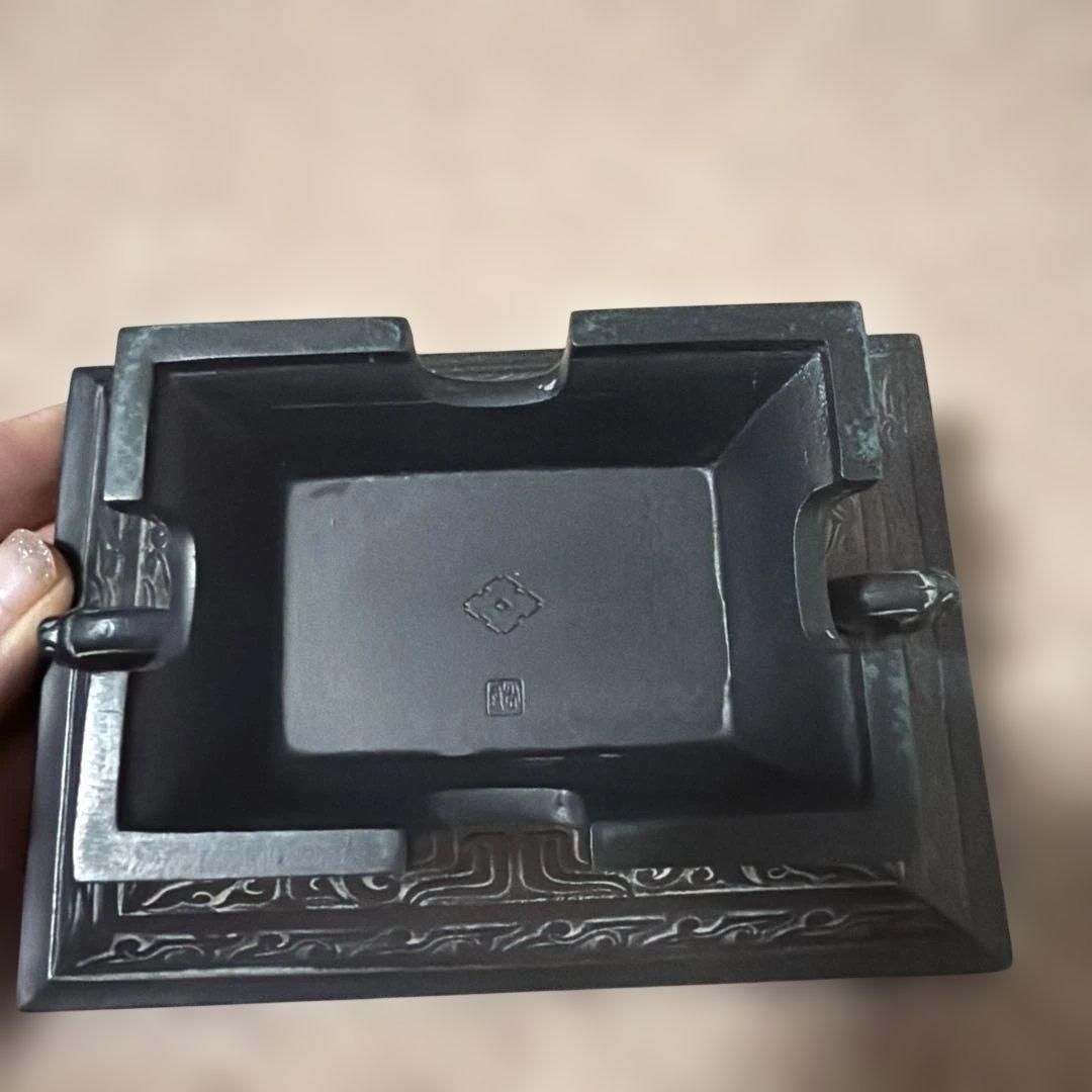 装飾的な金属製器