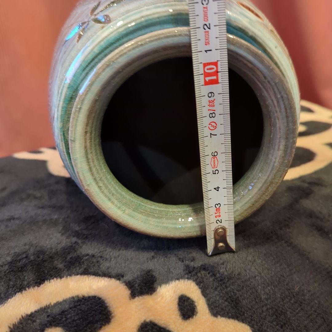 青と緑の波模様の陶芸花瓶