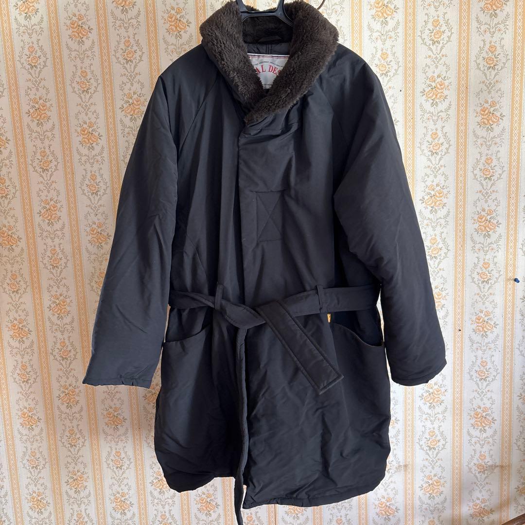 ネイタルデザイン　ファー付きブラックベンチコート