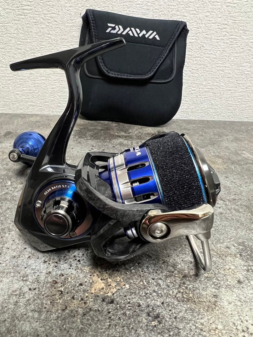 新品未使用 Daiwa ダイワSALTIGA 4000H スピニングリール