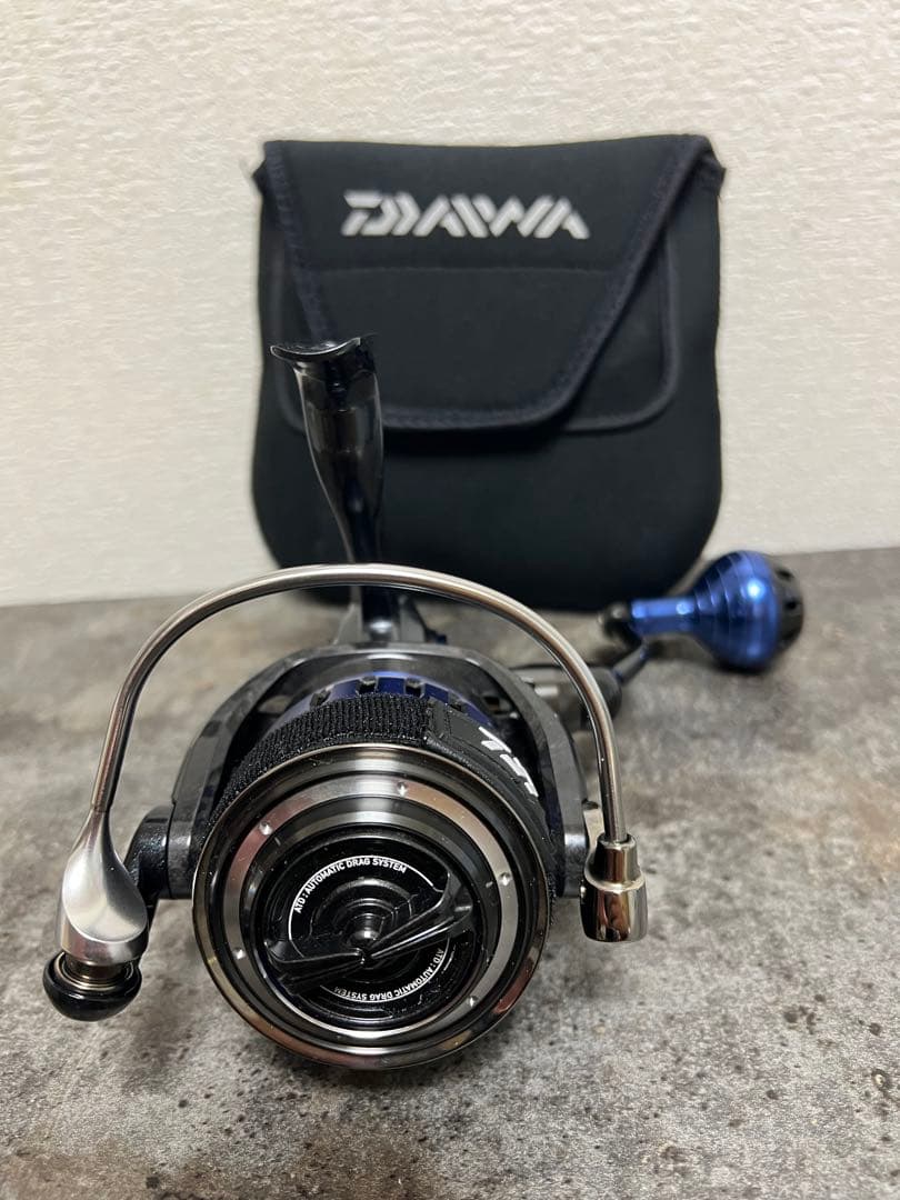新品未使用 Daiwa ダイワSALTIGA 4000H スピニングリール