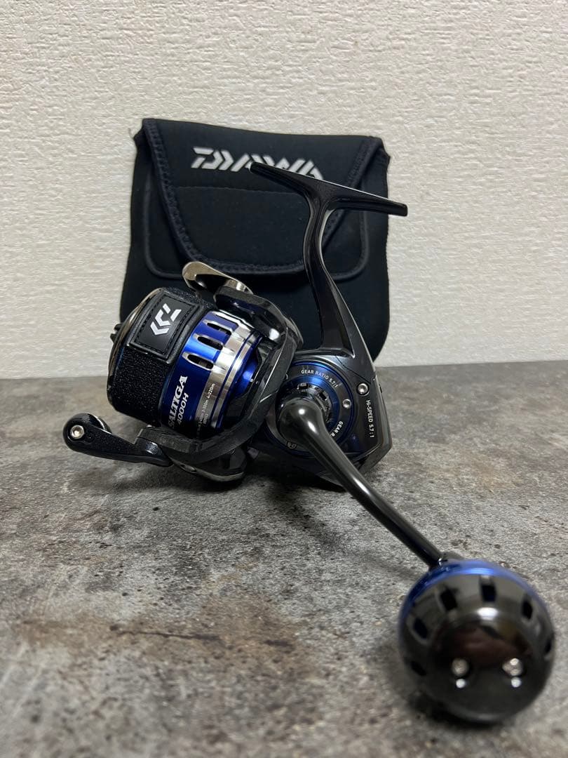 新品未使用 Daiwa ダイワSALTIGA 4000H スピニングリール