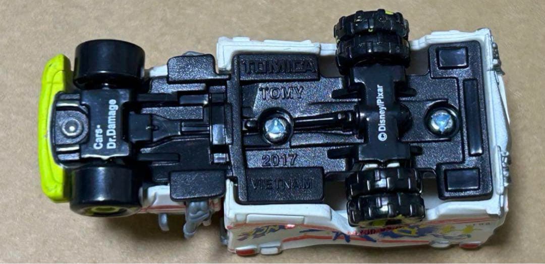 トミカ カーズ ドクターダメージ スタンダードタイプ C-39