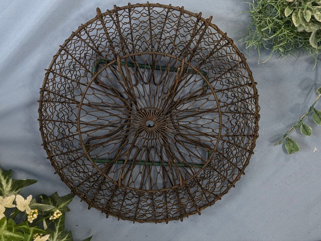 イギリス アンティーク ワイヤーバスケット 両サイド固定金具付き