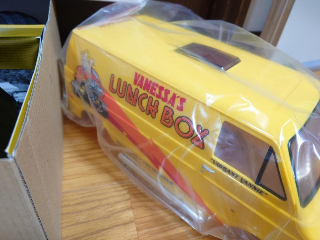 タミヤ ランチボックス 未組み立て 新品　完成ボディ付き　ラジコン CW-01