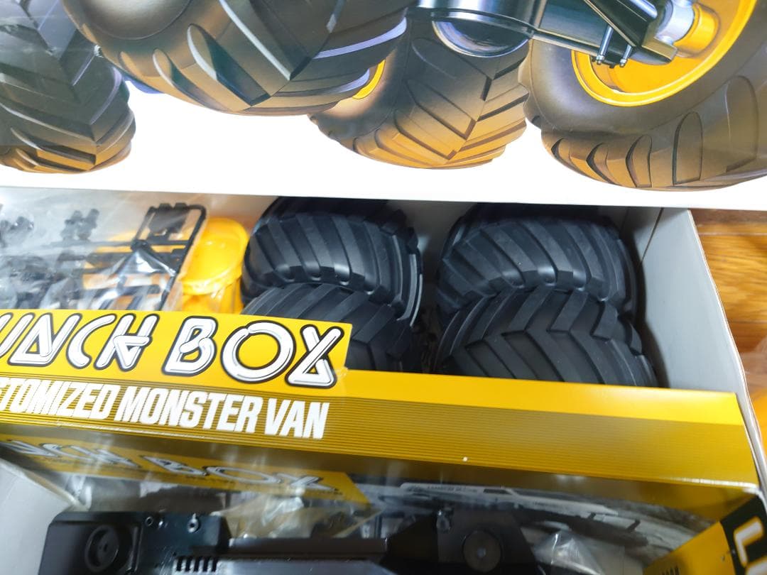 タミヤ ランチボックス 未組み立て 新品　完成ボディ付き　ラジコン CW-01