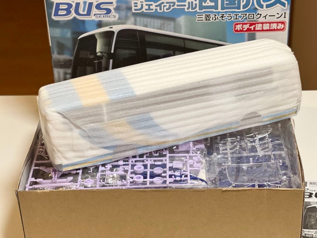 アオシマ　1/32　三菱ふそうエアロクィーン　ジェイアール四国バス