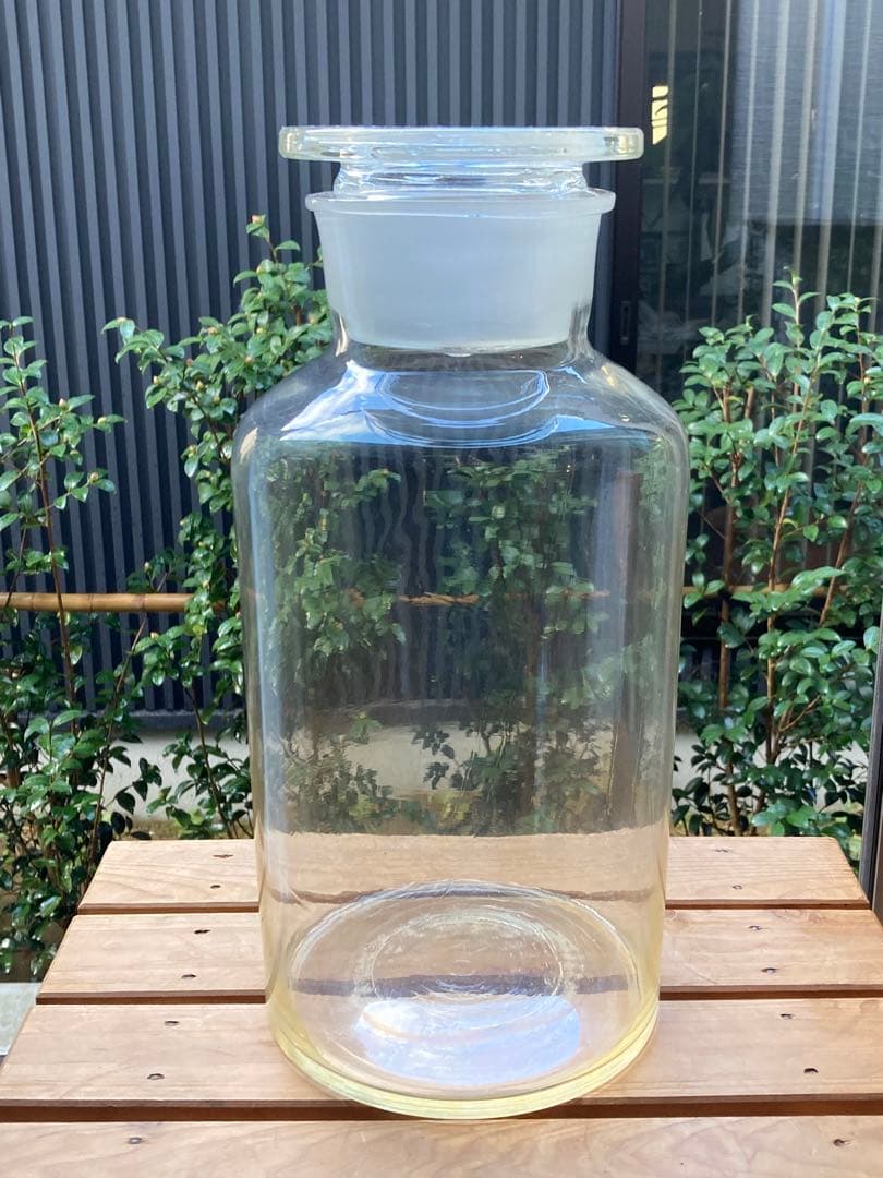 大きい試薬瓶　￼高さ約37センチ