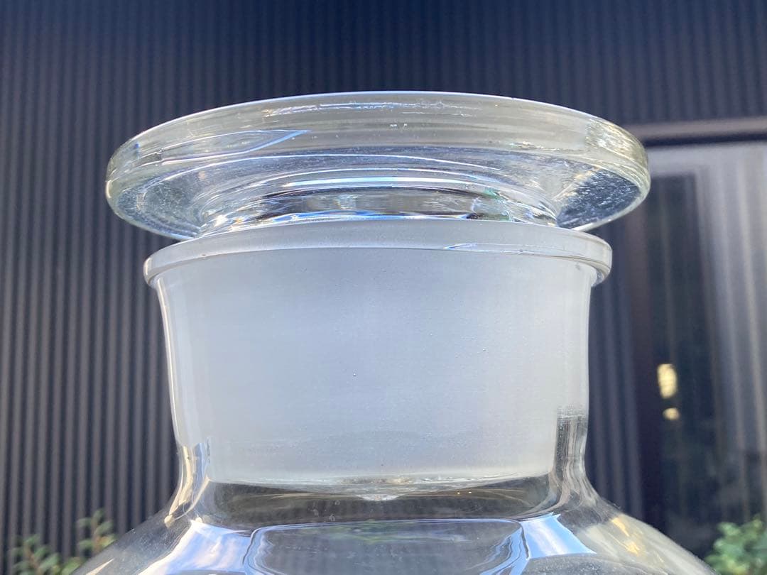 大きい試薬瓶　￼高さ約37センチ