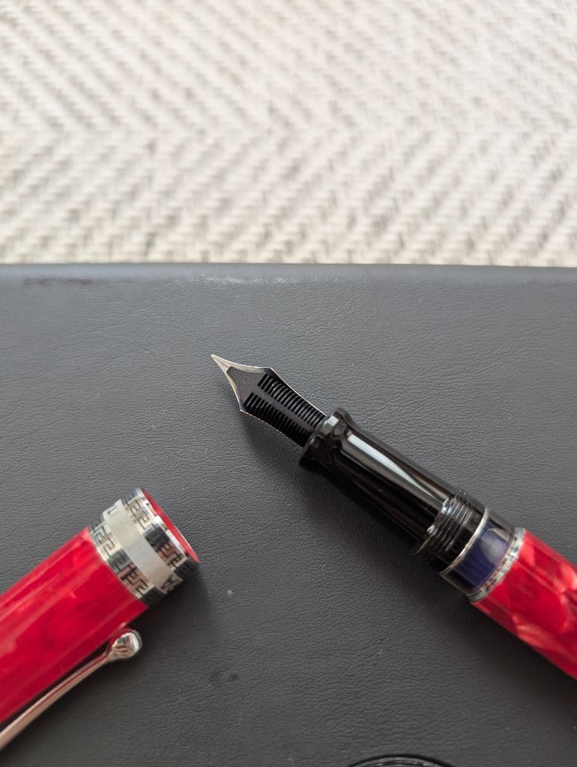 【美品】アウロラ AURORA OPTIMA 14K F字 BOX、ペン入れ付き