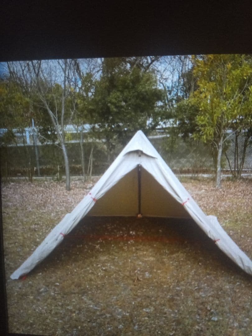 ソロキャンプにオススメ5点セットです　テントやテーブル、焚き火台など