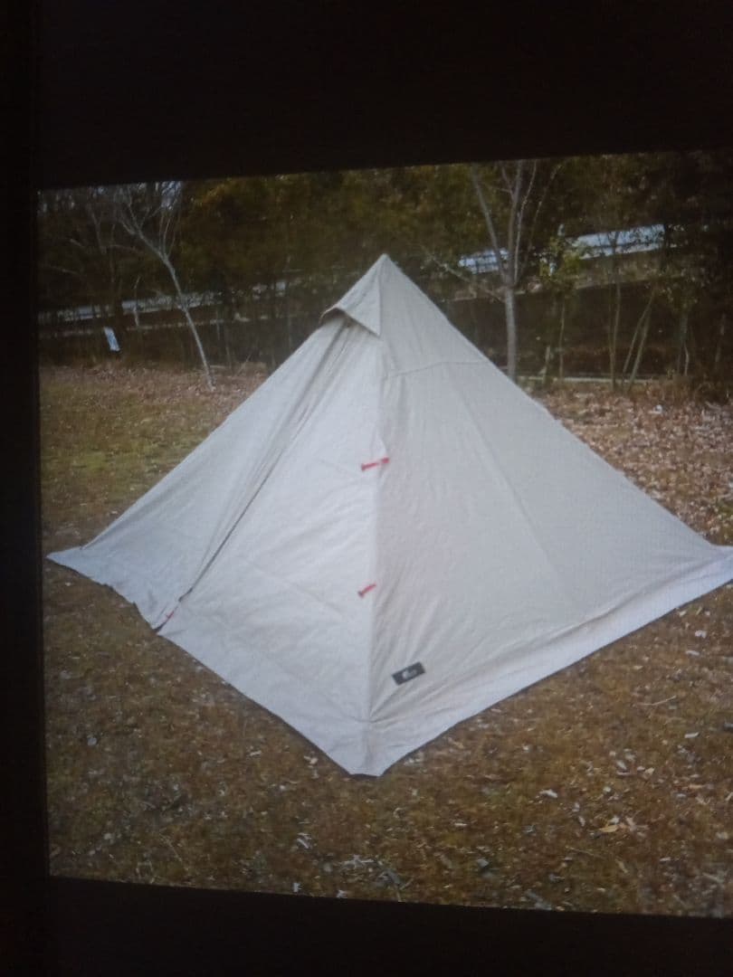 ソロキャンプにオススメ5点セットです　テントやテーブル、焚き火台など