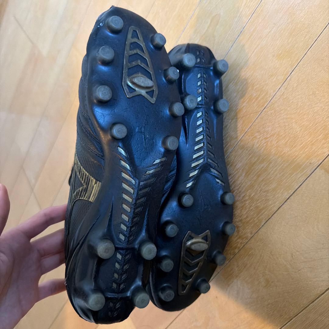 モレリアNeo4β 黒金26.0cm