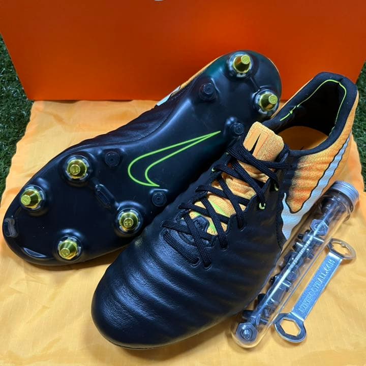 サッカースパイク ナイキ ティエンポ レジェンド Ⅵ エリート SG-PRO