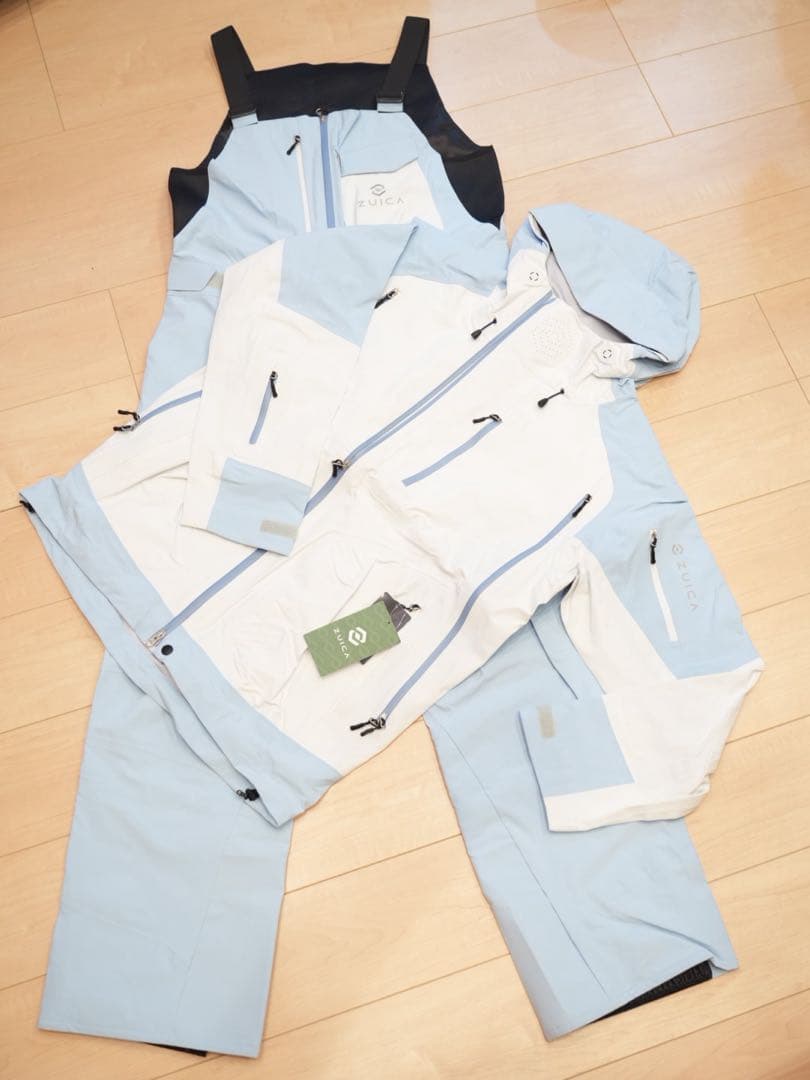 ZUICA スキーウェア上下　【新品】