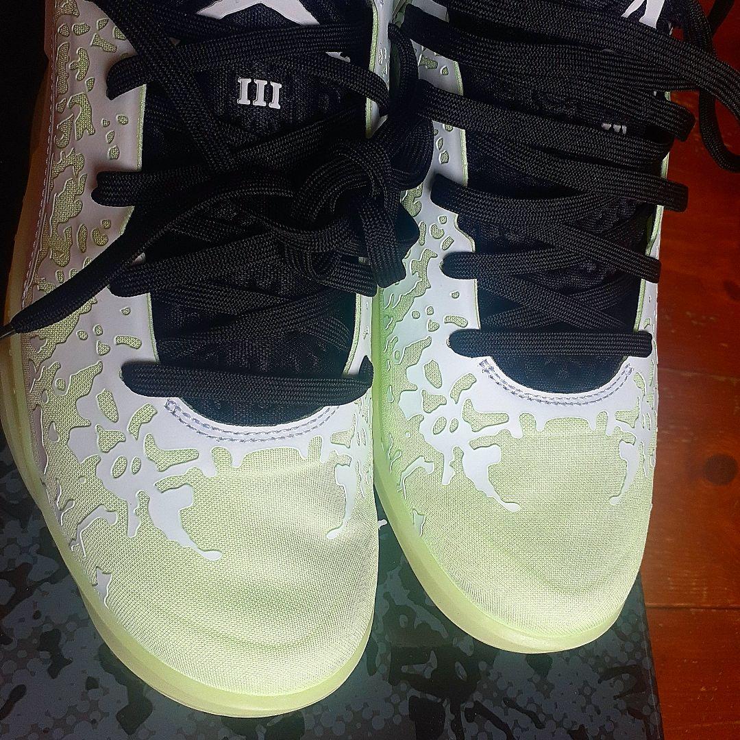 Jordan Zion 3 PF ホワイト/バーレイボルト