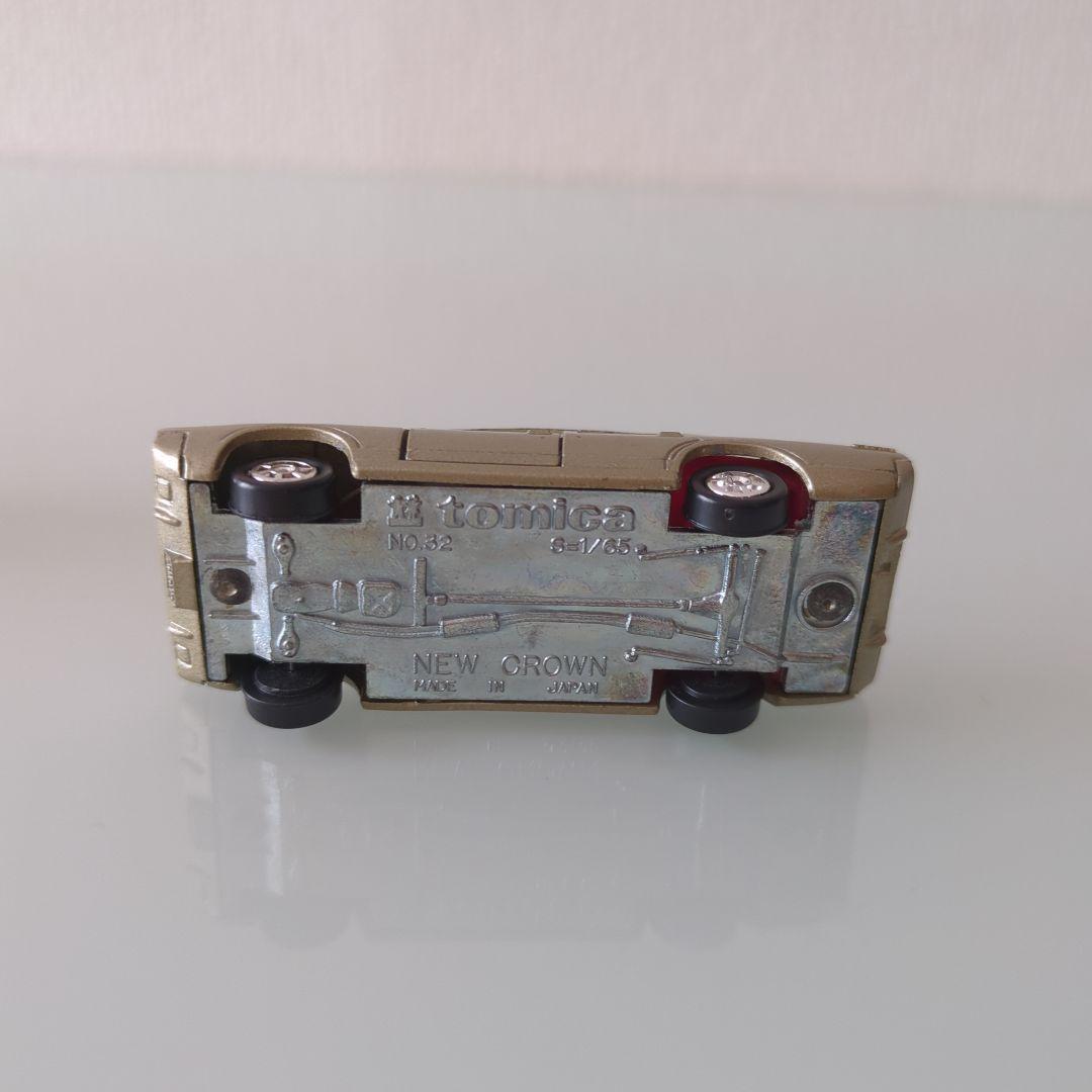 黒箱 トミカ トヨタニュークラウン