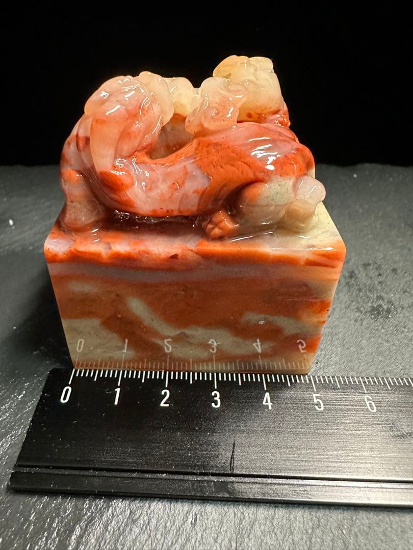 61 大印面瑞獣高級ラオス石　手彫り　篆刻　書道　印材　落款　遊印　雅号印　箱付