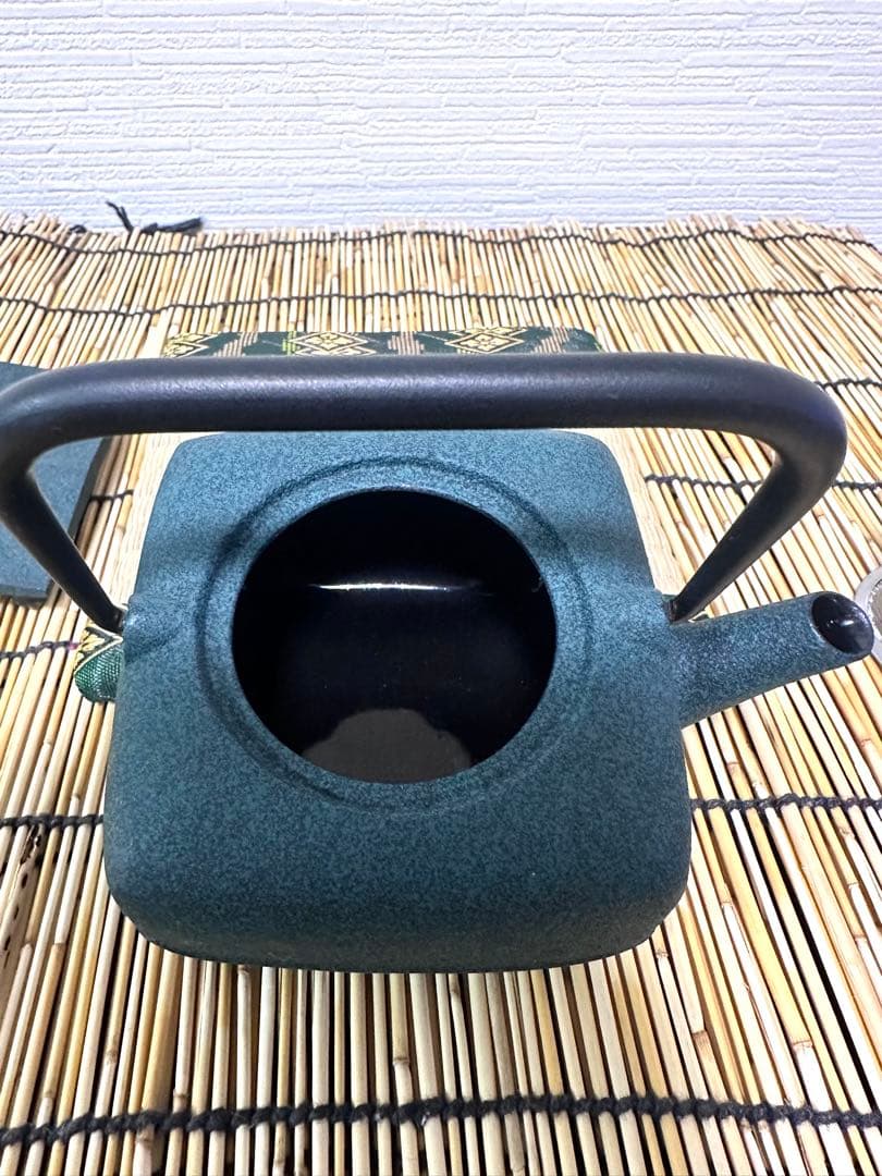 菊地保寿堂　奥山清行デザイン　ティーポット　よほうＳ　鉄瓶敷き　おりがみ①