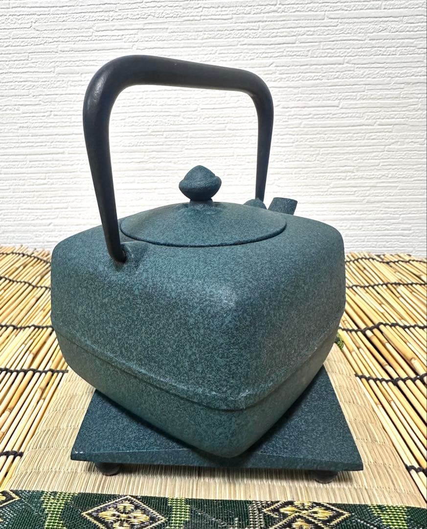 菊地保寿堂　奥山清行デザイン　ティーポット　よほうＳ　鉄瓶敷き　おりがみ①