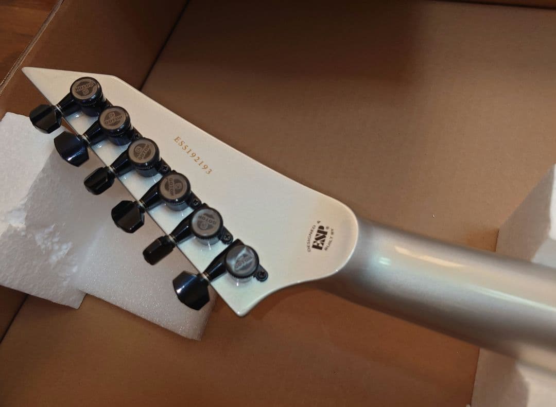 ESP EII E-II ARROW NTブラック×シルバー EMG 85 81