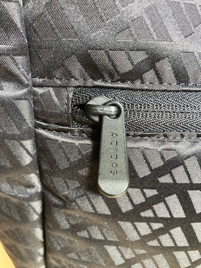 新品　アディダス　シューズケース付き モノグラム トートバッグ　ボストンバック