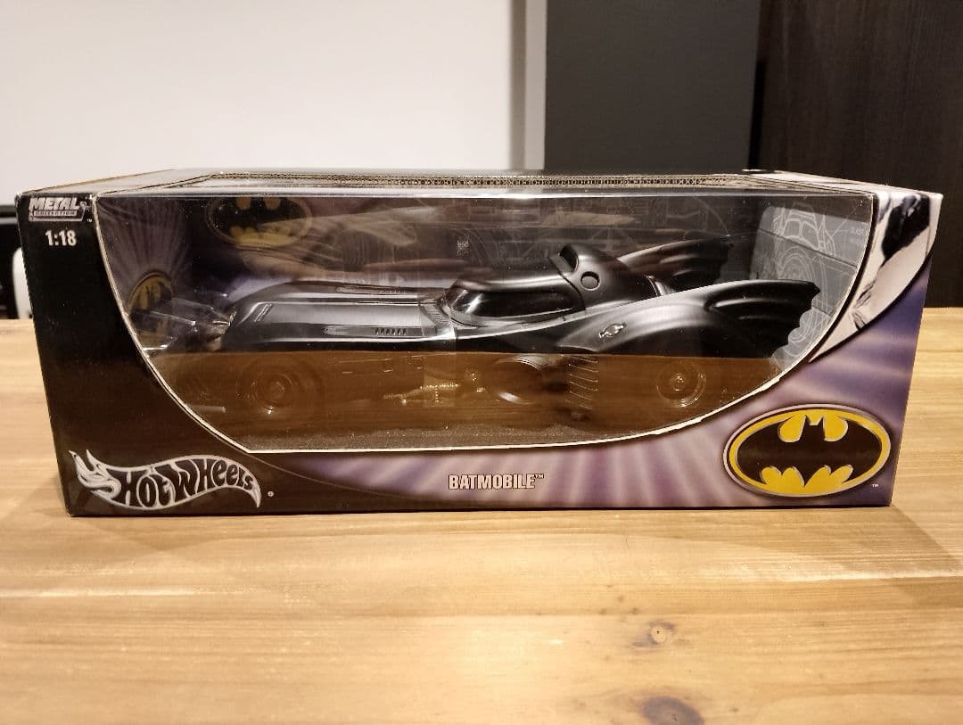 1/18 ホットウィール　バットマン　バットモービル　ミニカー