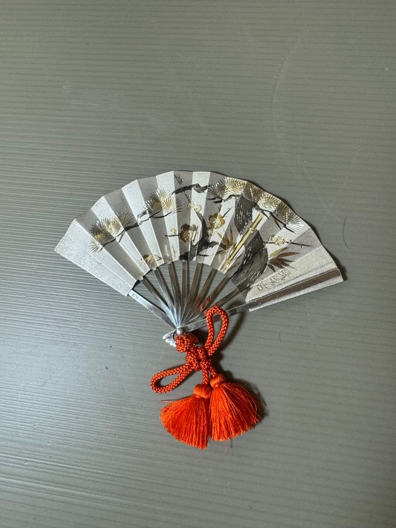 2726 武比古作 純銀　松竹梅　扇　置物　ガラスケース付