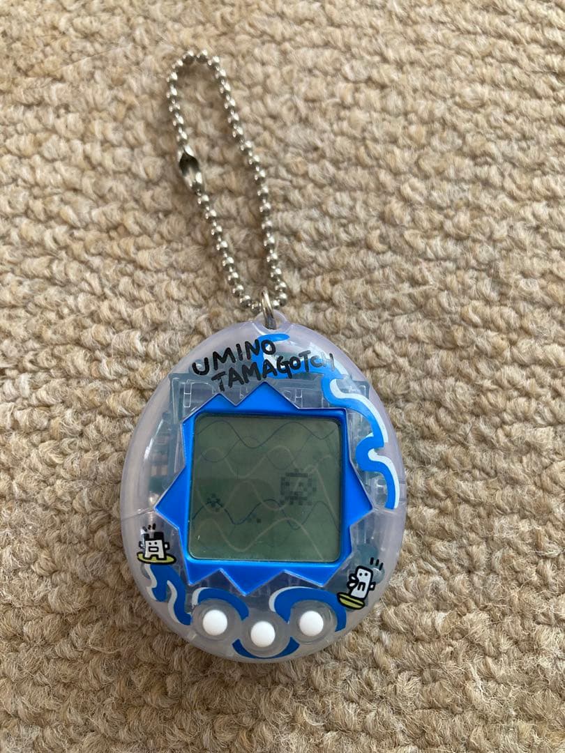 青 スケルトン透明柄1997年製　海で発見‼︎たまごっち