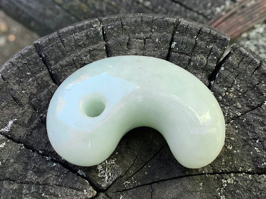 ✳神様からの授かり　糸魚川翡翠勾玉　１個お身近に　レア物アイスジェイド　鑑別書付