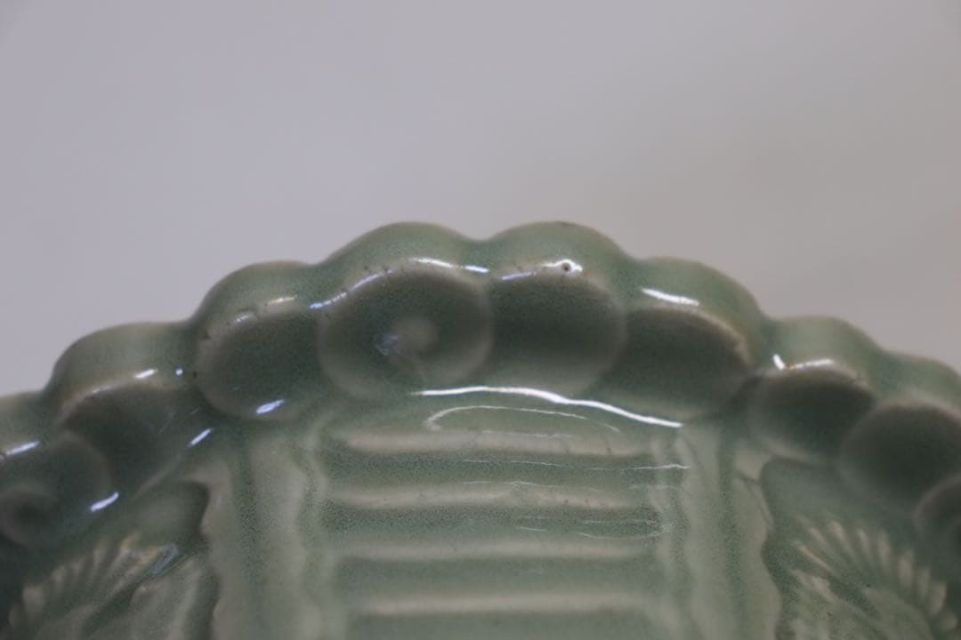 中国　青磁　花口鉢　アンティーク　送料込み0512