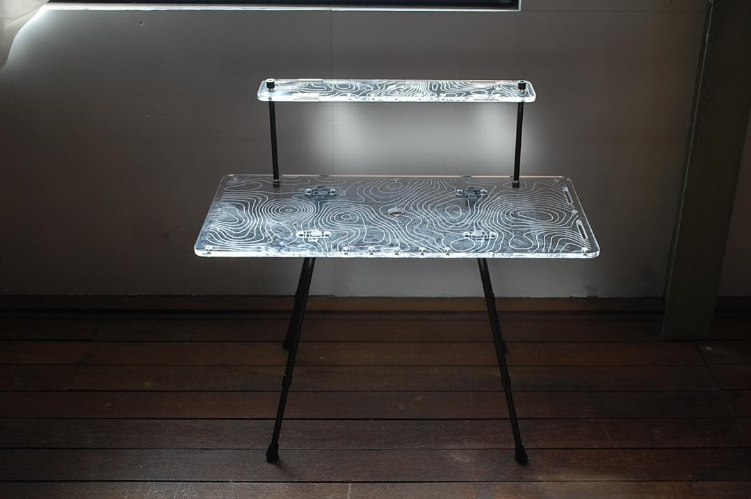 28000円→アウトレットSALE！アクリルキャンプテーブル80ｘ40ｃｍ棚付き