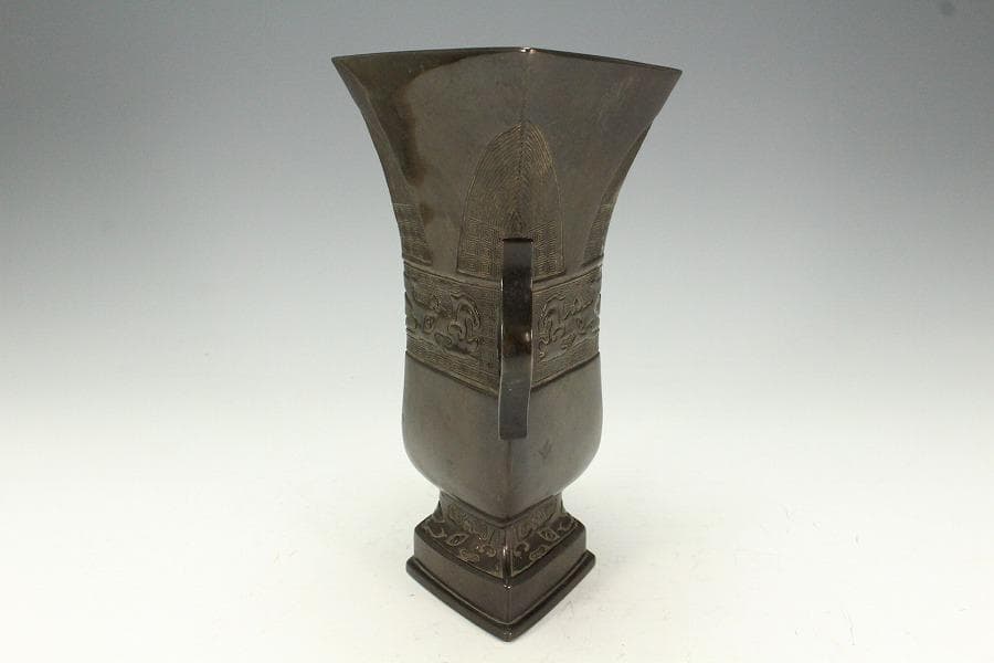 茶道具 花道 古銅 饕餮紋 菱口 瓶 高23.5cm 時代物(K-YC390)