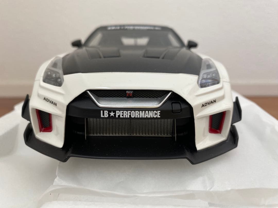 ミニカー LBsilhouette WORKS GTNissan 35GTR 1/18