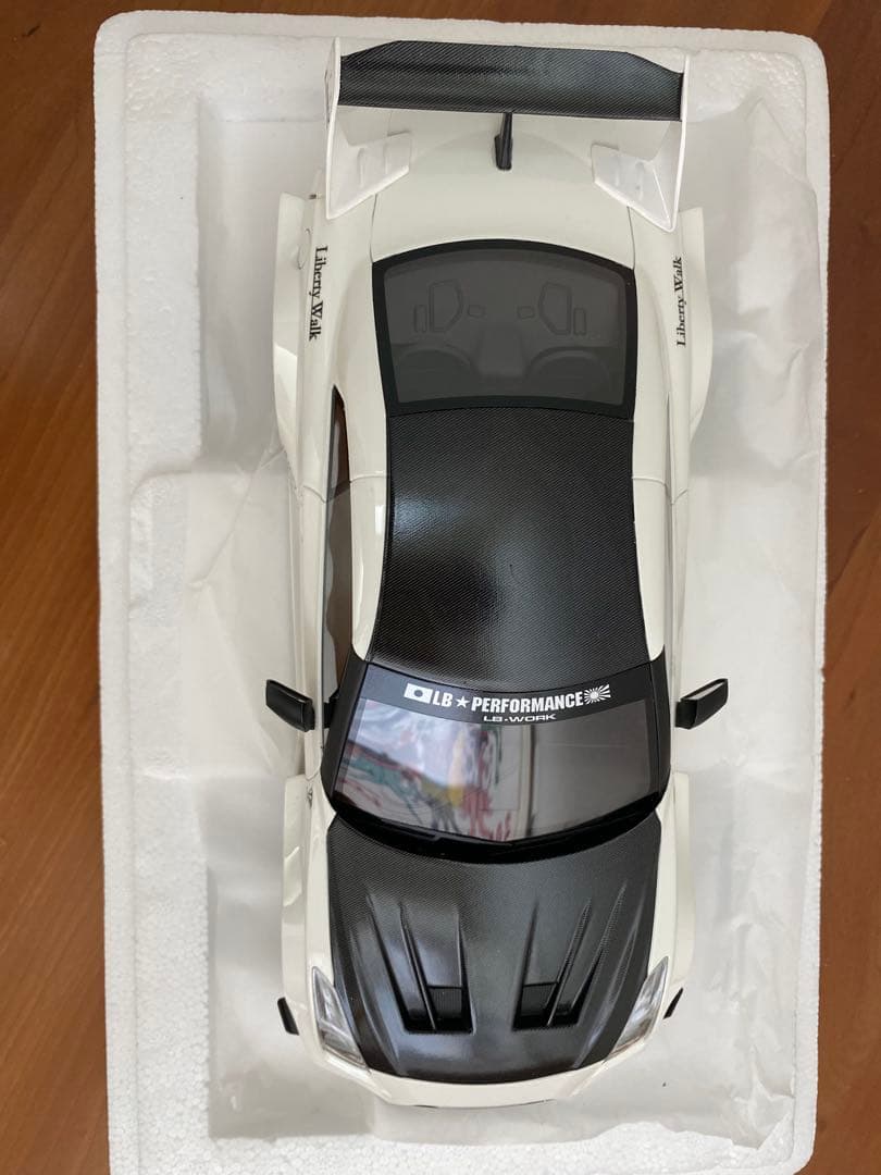 ミニカー LBsilhouette WORKS GTNissan 35GTR 1/18