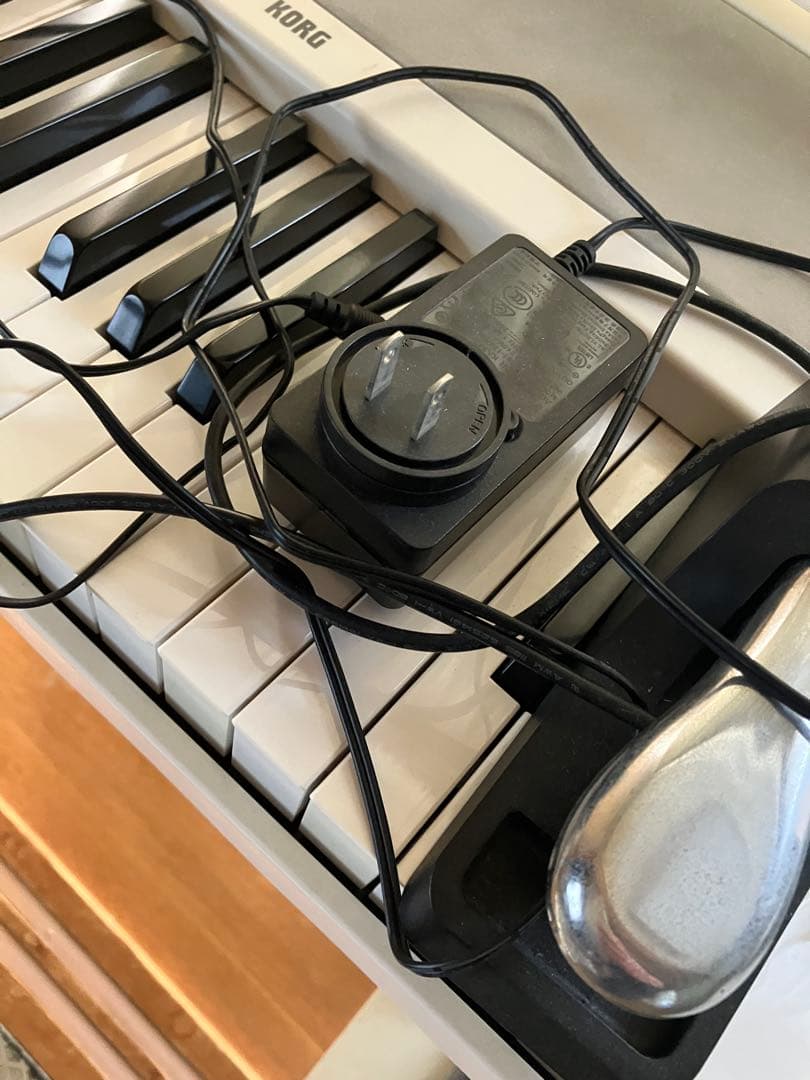 KORG ホワイト　B1 DIGITAL PIANO デジタルピアノ