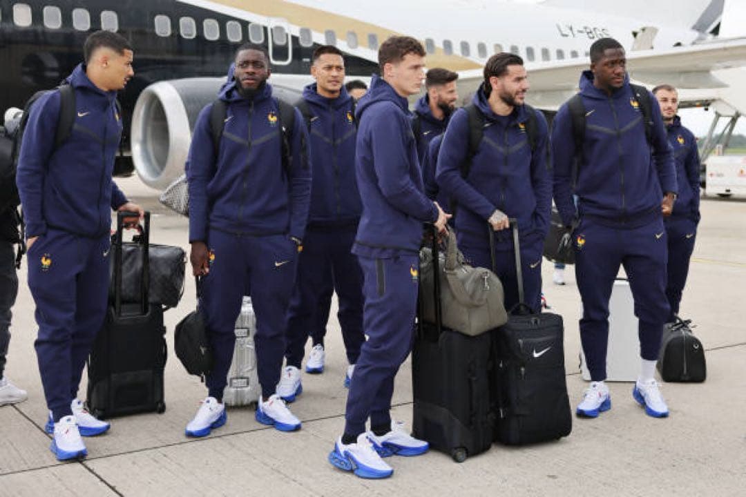 NIKE フランス代表　テックフリース パンツ