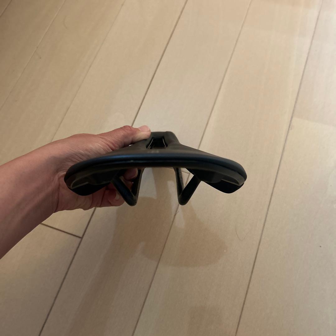 fi'zi:k サドル VENTO ANTARES R3 KIUMレール