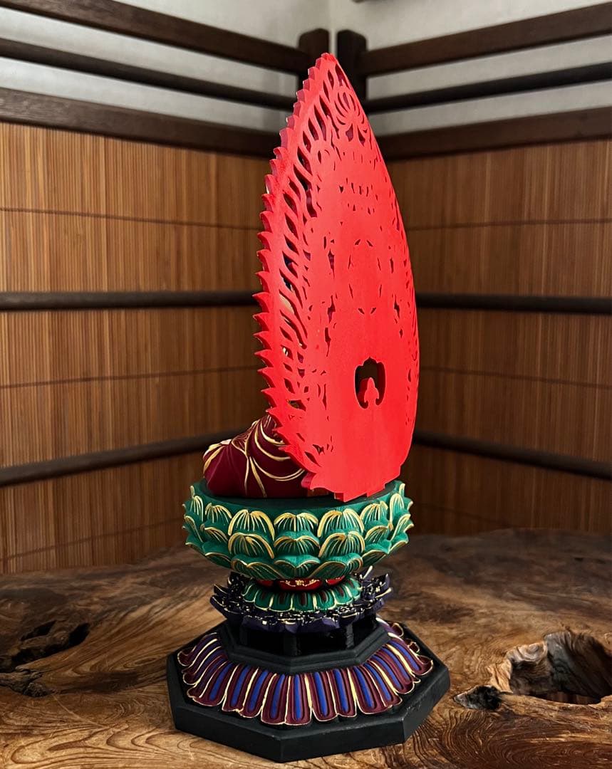 仏教美術 彩色総桧材 細密彫り 飛天光背 八角台座 釈迦如来像 仏像 展示品三寸