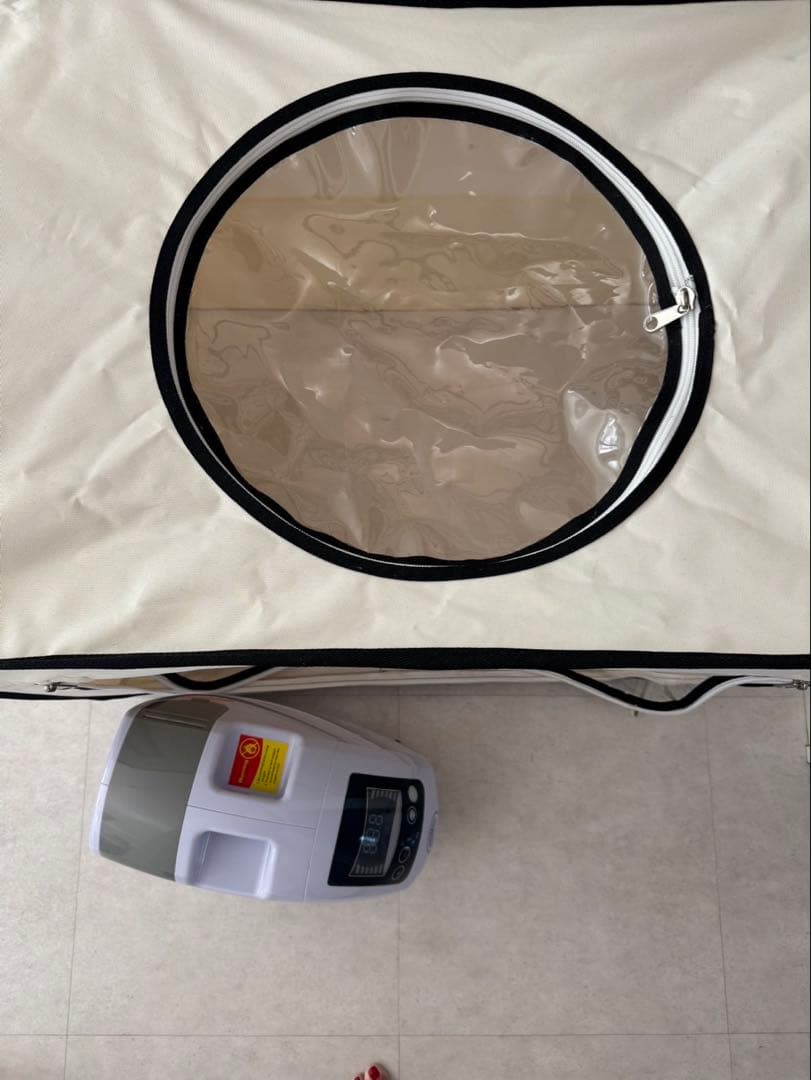 ペット向け酸素室　高性能酸素濃縮器とペットオキシホテルスクエアM