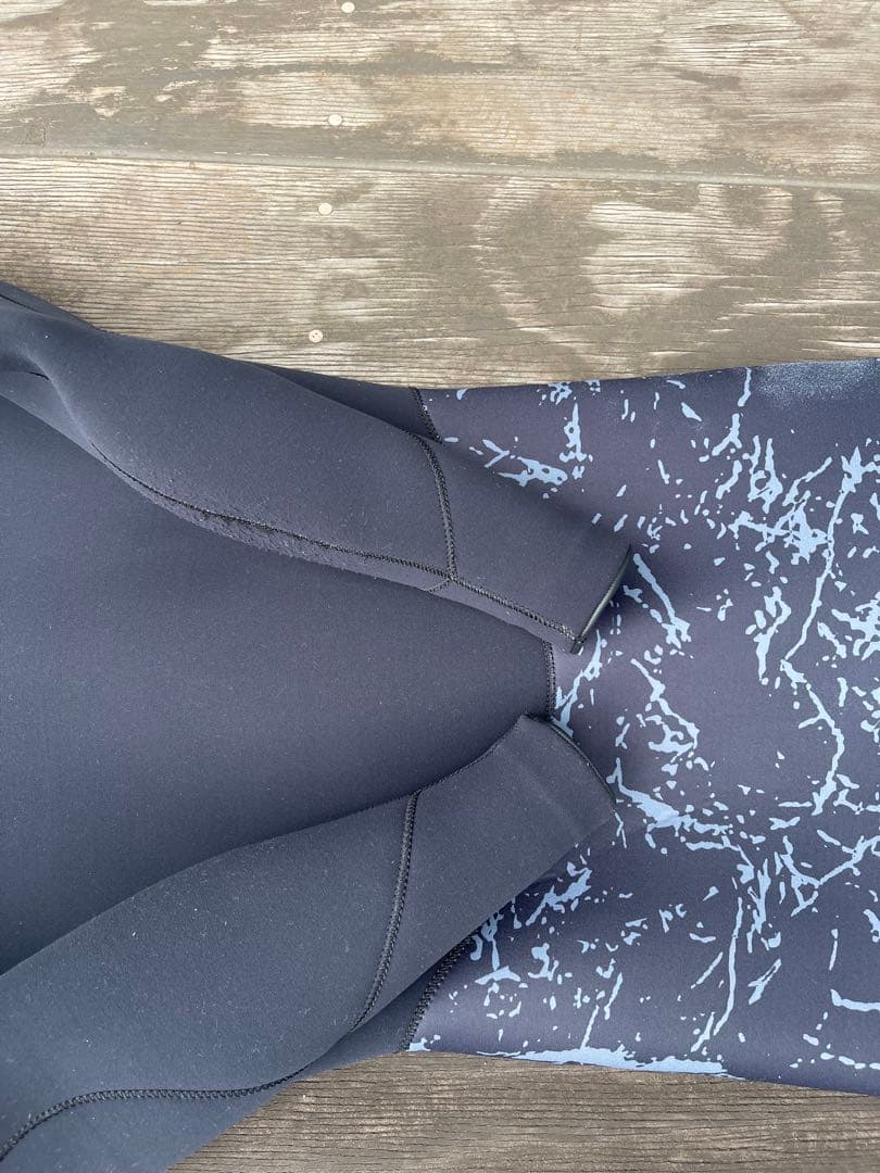 REVO レボリューション　ジャーフル2mm L〜XL相当【初冬まで大活躍】