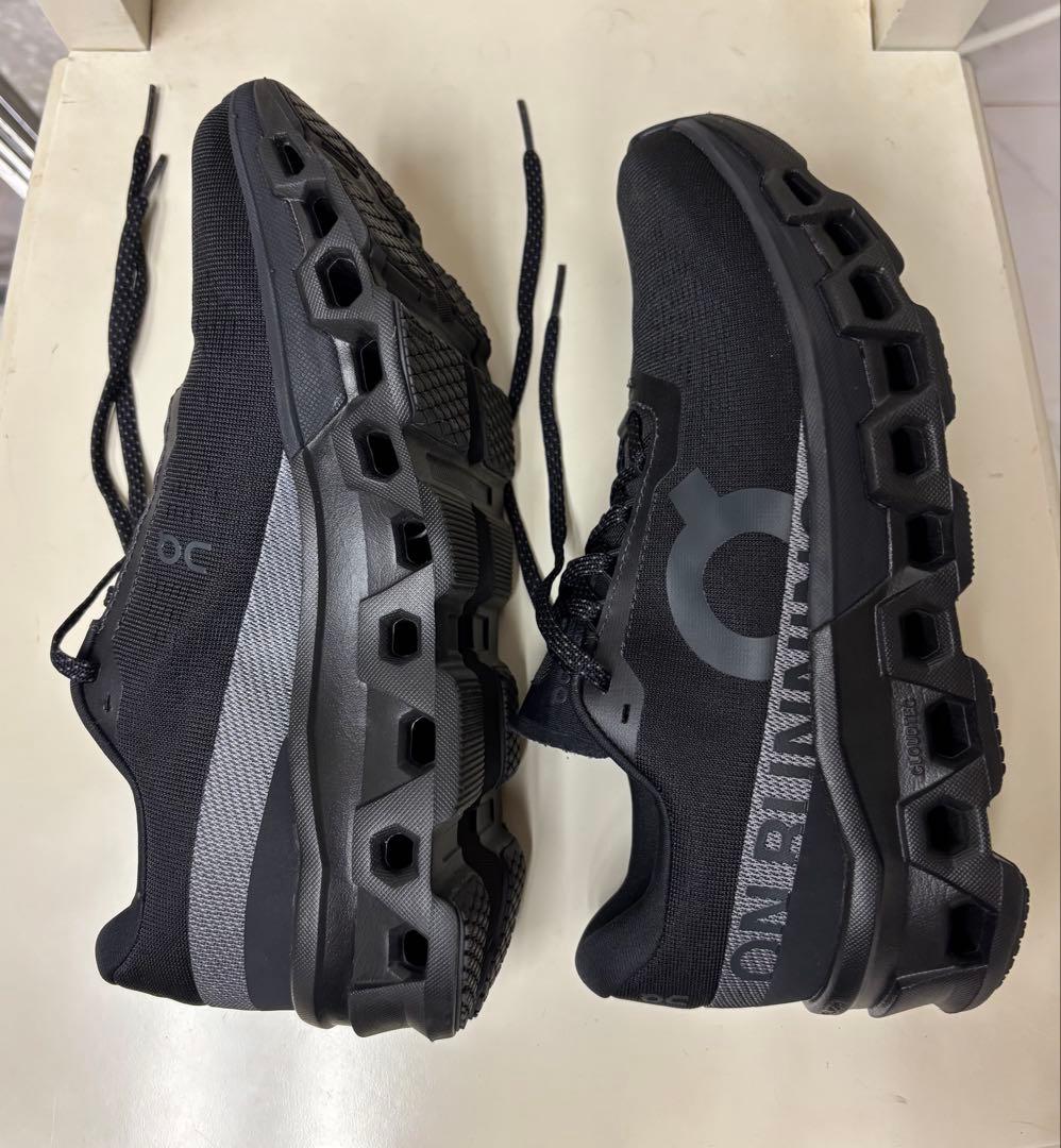 ON RUNNING Cloudmonster ／25.5㌢